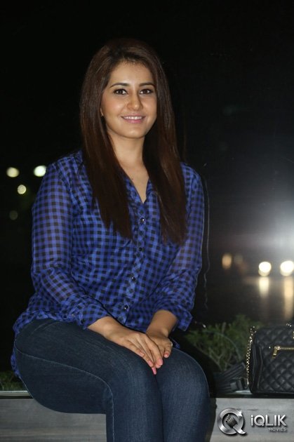 Raashi-Khanna-at-Lakshmi-Raave-Maa-Intiki-Audio-Launch